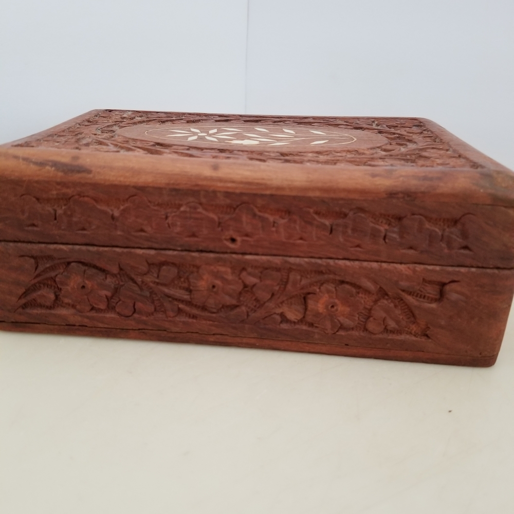 Carved Wooden Box with Floral Inlay - Picture 5 of 6